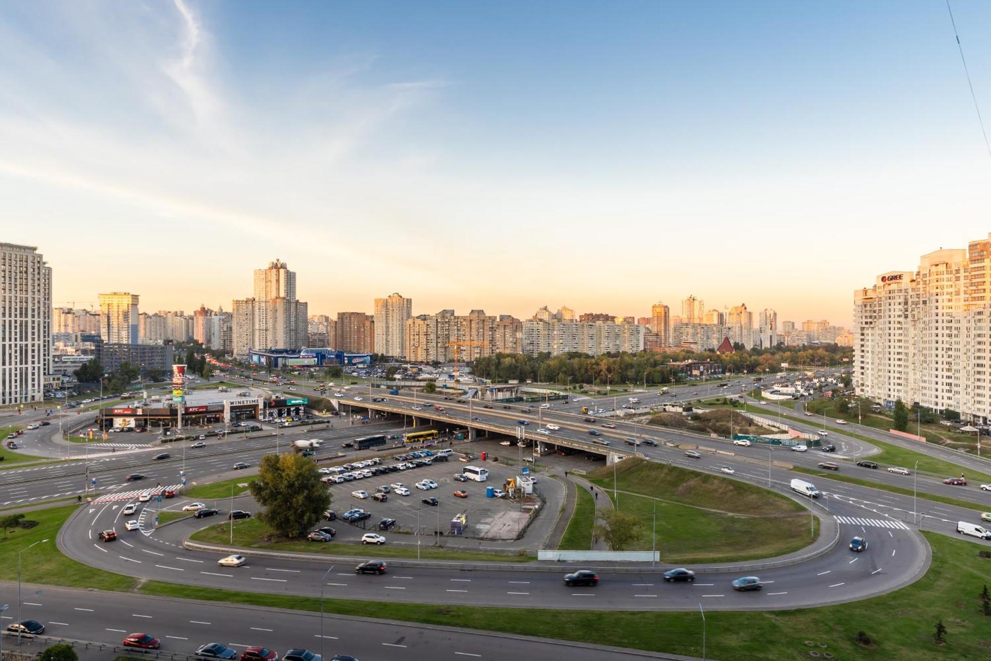 Апартаменты На Метро "Осокорки" Kyiv Exterior photo